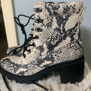 madden girl boots. size 7